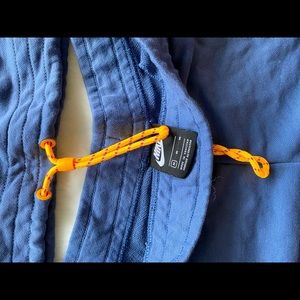 Set Nike SiZe M runs large/ new no tag